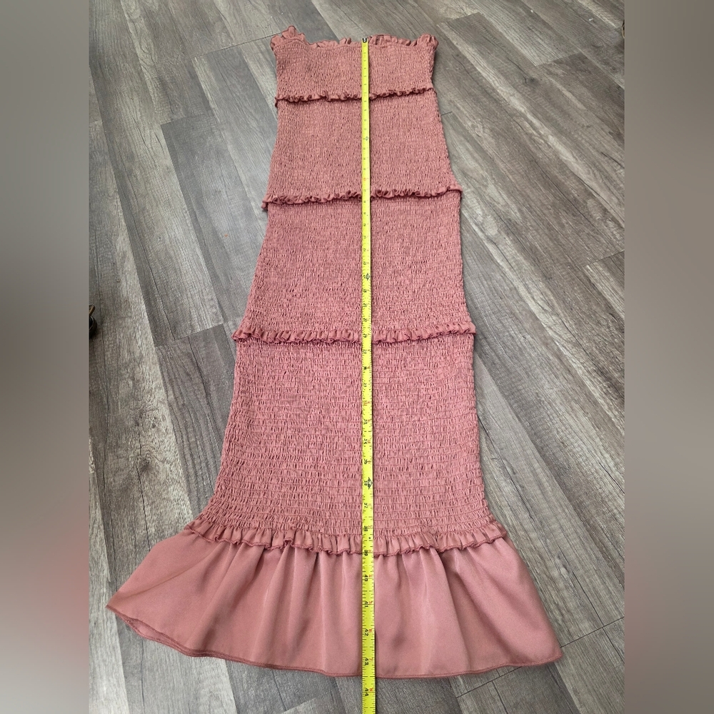 MABLE revolve Rwfoemation Smocked Midi Rucged Elegant Pink Ruffle Dress Coastal - Picture 8 of 11
